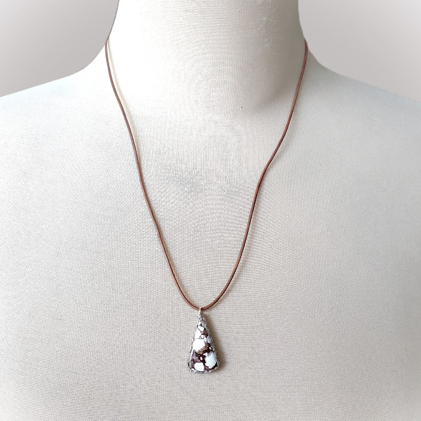 Wild Horse magnesite necklace on bust