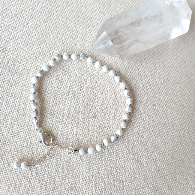 hand knotted Bracelet with faceted Howlite beads