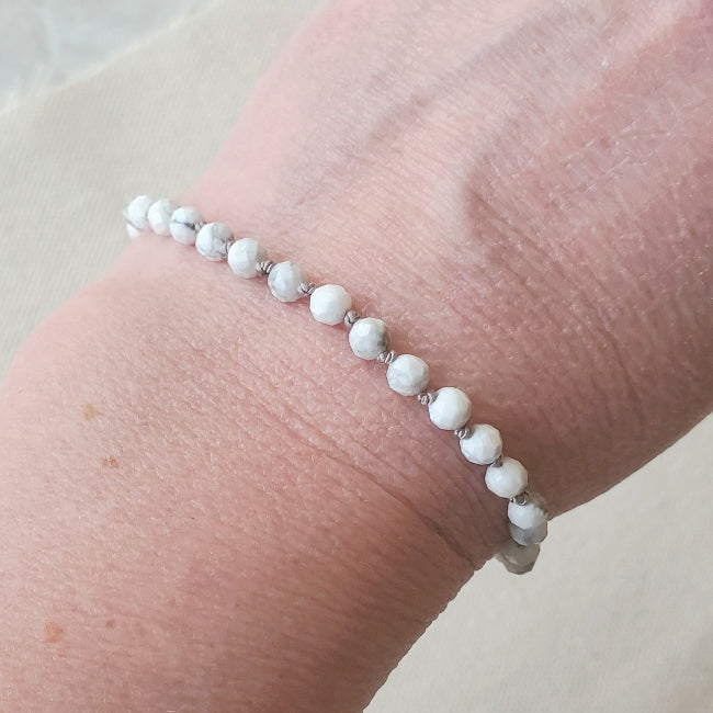 hand knotted Bracelet with faceted Howlite beads