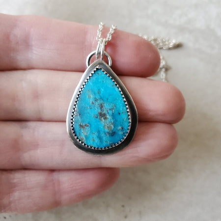 Arizona turquoise silversmith necklace in hand