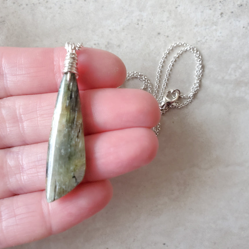 Green Kyanite freeform pendant necklace 