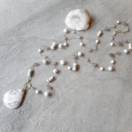 Howlite long knotted necklace