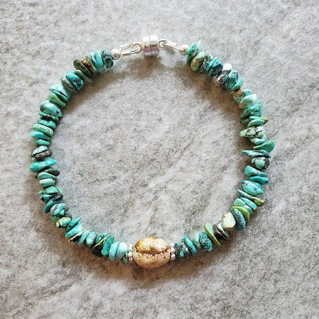 Natural turquoise chip bracelet with magnetic clasp on tile 