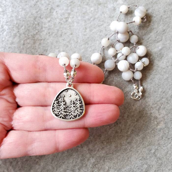 White crazy lace agate knotted necklace in hand