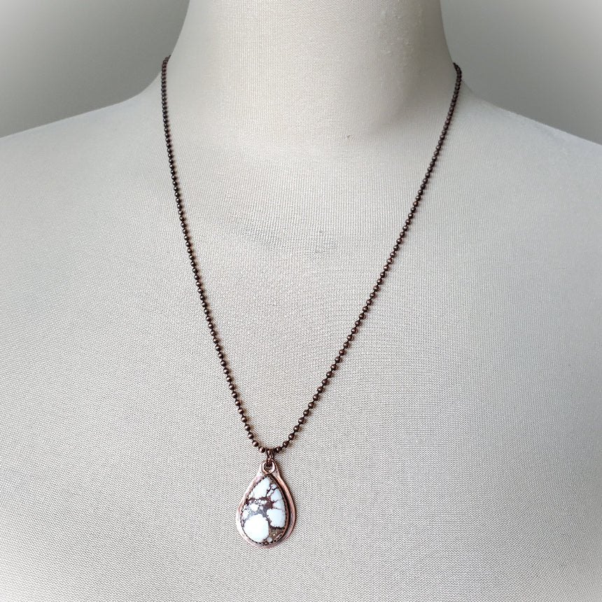Wild Horse Magnesite copper pendant on bust