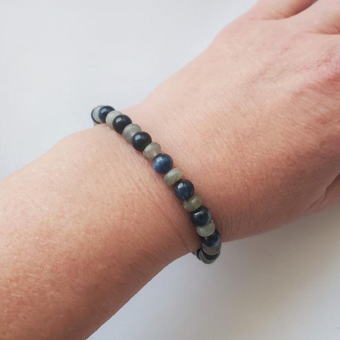 Blue Kyanite  & Labradorite stretch bracelet
