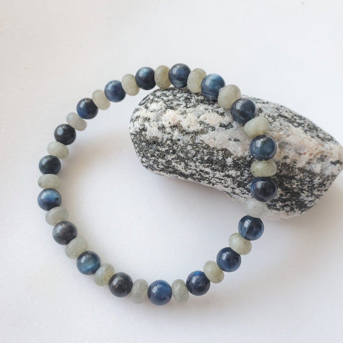 Blue Kyanite  & Labradorite stretch bracelet