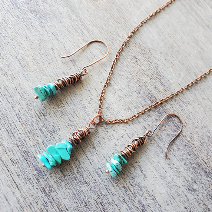 Jewelry set of earrings and pendant in turquoise and copper. 